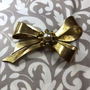 Classic Brass Bow Pin